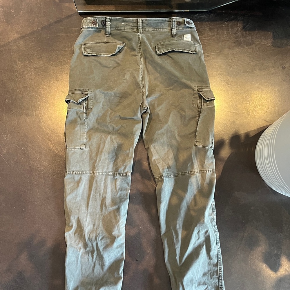 American Eagle Outfitters Men's Green Cargo Pants - Picture 2 of 2